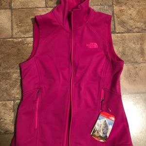 NWT The North Face Canyonwall vest